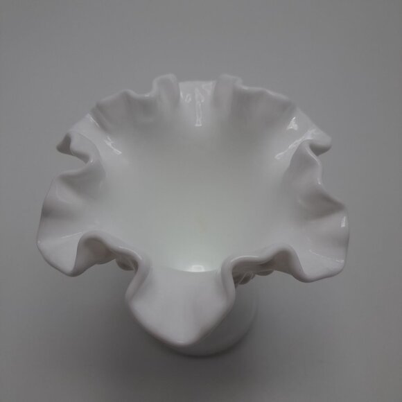 Vintage Fenton White Milk Glass Hobnail Crimped Fluted Vase USA - Picture 3 of 9